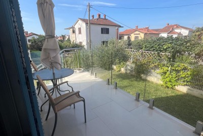 Pritlični apartma 58m2 na odlični lokaciji, Novigrad, Istra