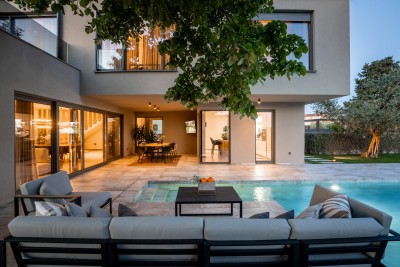 Villa, umgeben von einem Weinberg, nahe dem Zentrum von Novigrad, Istrien