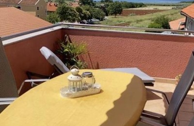 Apartment with sea view, 500 m from the beach, Novigrad