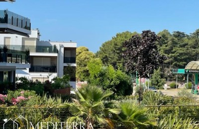 Apartment in an attractive location with a view of the marina Novigrad, Istria