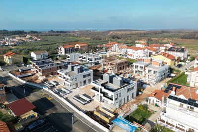 Moderna casa duplex con terrazza sul tetto e vista mare Cittanova, Istria
